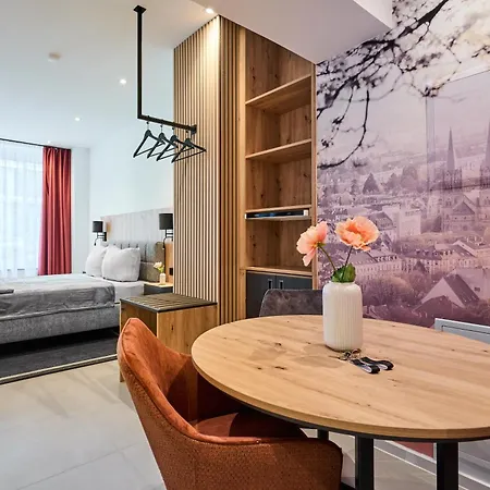 Apartment F33 By