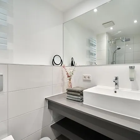 F33 By Apartman